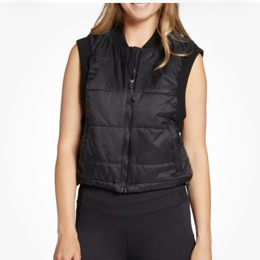 Alpine Design Thermolite cropped black zip vest. Size XS. Runs big. New with tag